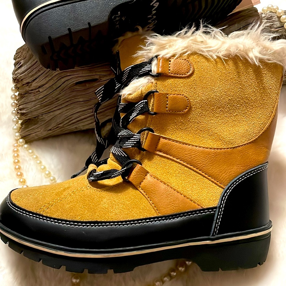 🥾Gorgeous Suade and Black Boots 🥾
